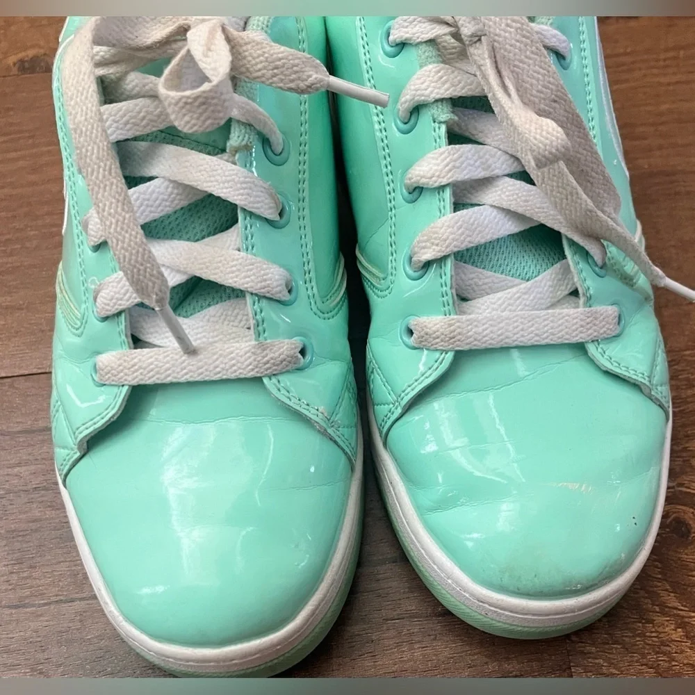 Heelys girls Seafoam green white shoes Sz 5 big girl